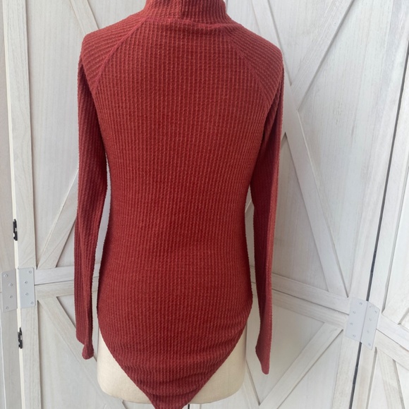 mock neck bodysuit - Picture 3 of 4